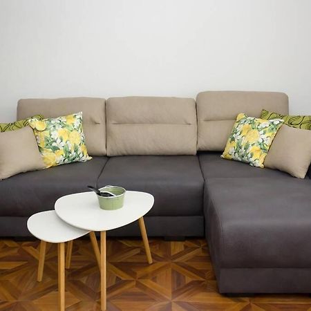 Perfect Summer Vacation Rental - One-Bedroom Flat By Flat Mаnager Топола Екстер'єр фото